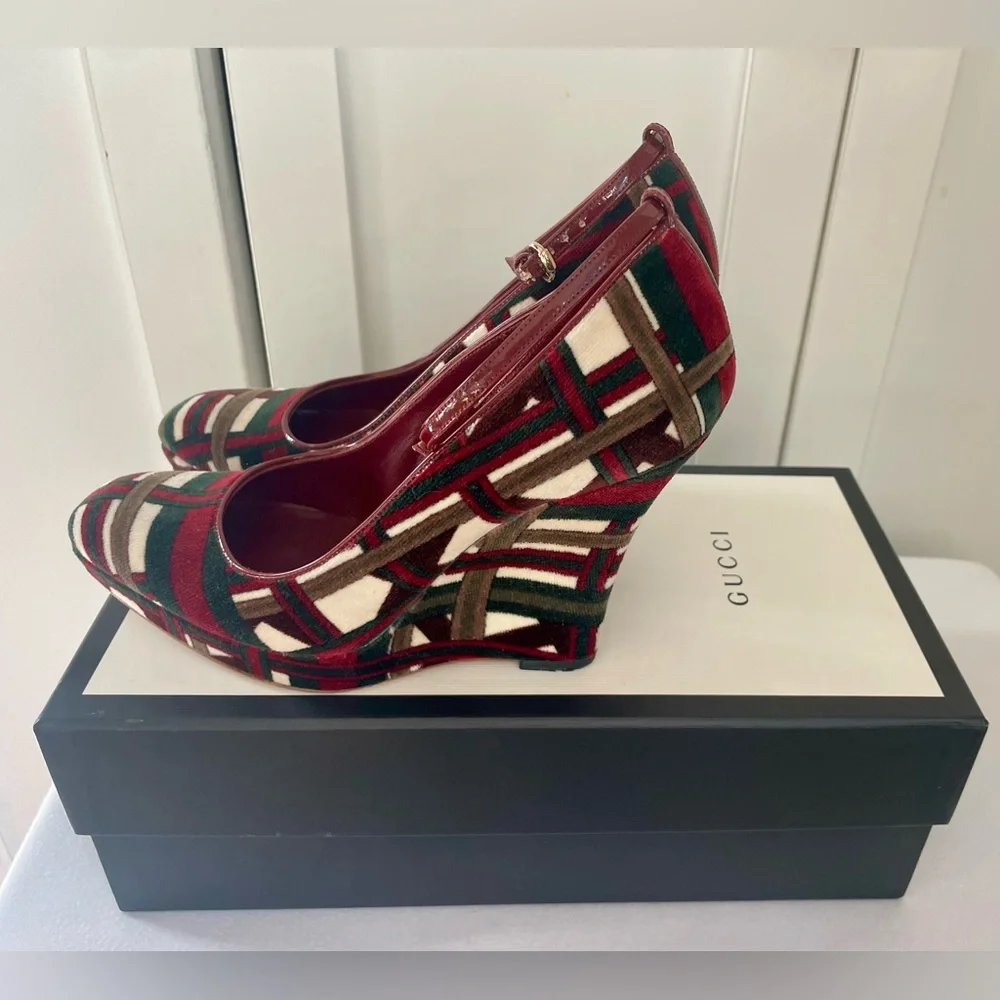 Gucci Velvet Web Ribbon wedges, ankle straps, red/white/green, 6.5b, box, EUC - Picture 4 of 16